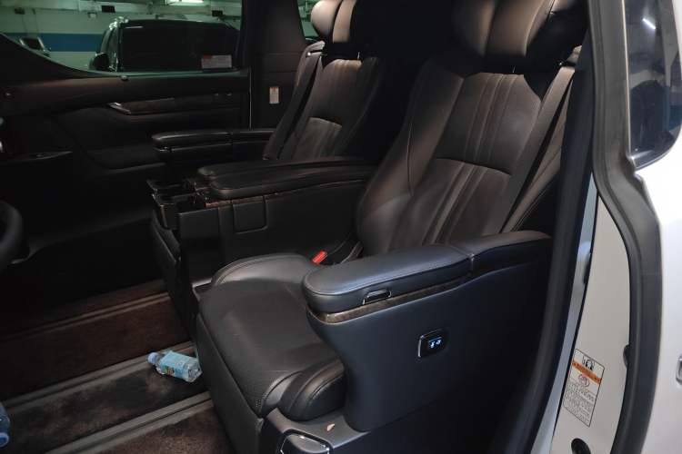 Used Toyota Vellfire 2020 Dual-Engine 2.5L HV Prestige Edition Left Rear Seat