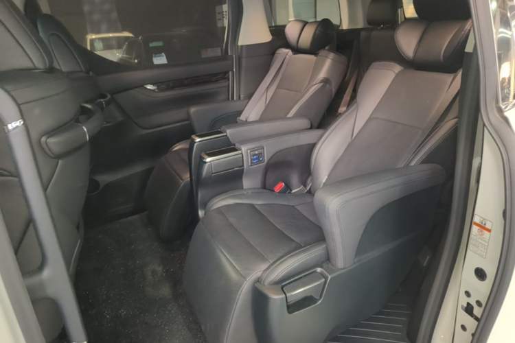 Used Toyota Vellfire 2020 Dual-Engine 2.5L HV Luxury Edition Left Rear Seat