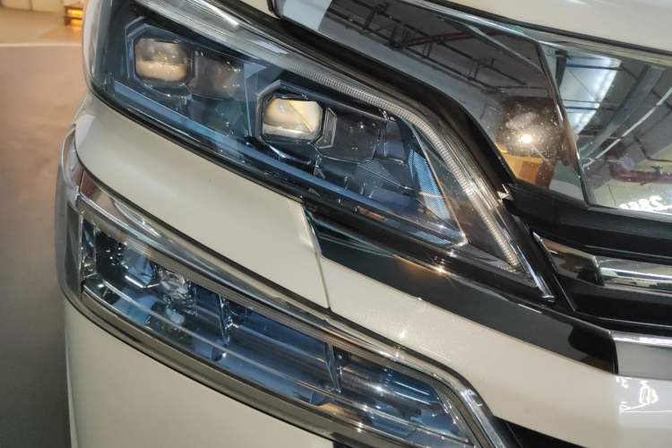 Used Toyota Vellfire 2020 Dual-Engine 2.5L HV Luxury Edition Right Front Headlight