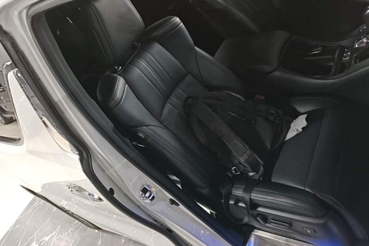 Used Toyota Vellfire 2020 Dual-Engine 2.5L HV Prestige Edition Right Front Seat