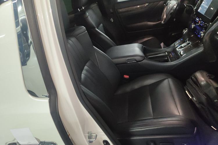 Used Toyota Vellfire 2020 Dual-Engine 2.5L HV Prestige Edition Right Front Seat