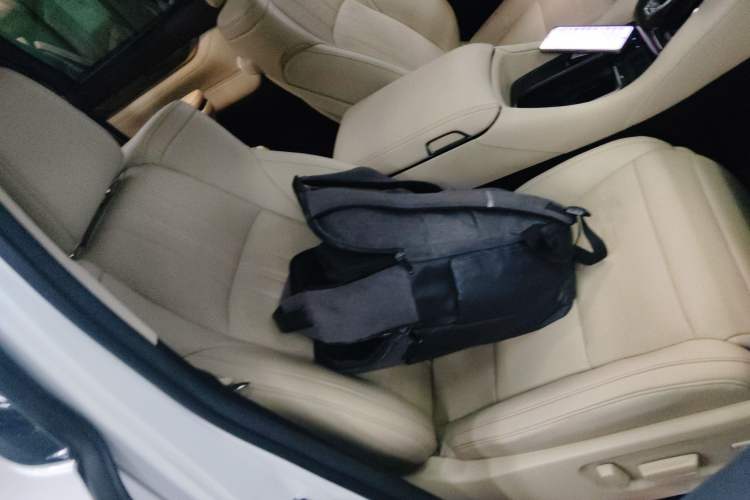 Used Toyota Vellfire 2020 Dual-Engine 2.5L HV Prestige Edition Right Front Seat