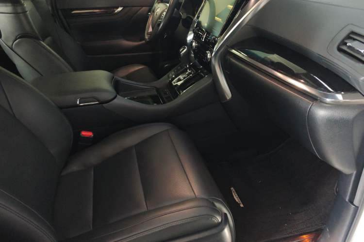 Used Toyota Vellfire 2020 Dual-Engine 2.5L HV Luxury Edition Right Front Seat