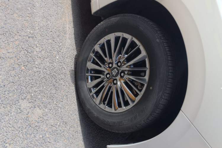 Used Toyota Vellfire 2020 Dual-Engine 2.5L Black Gold Limited Edition Right Front Wheel Hub