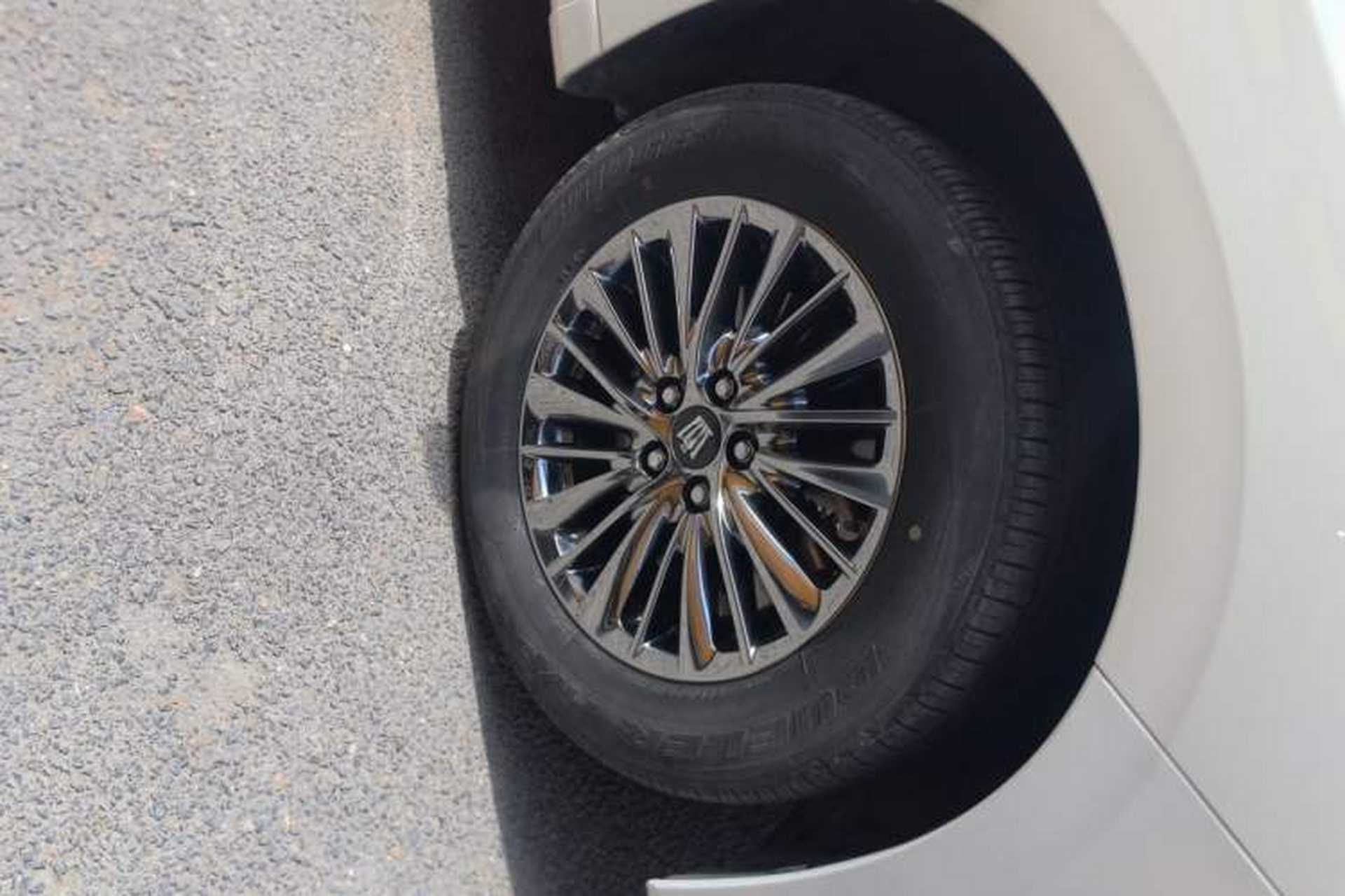 Used Toyota Vellfire 2020 Dual-Engine 2.5L Black Gold Limited Edition Right Front Wheel Hub