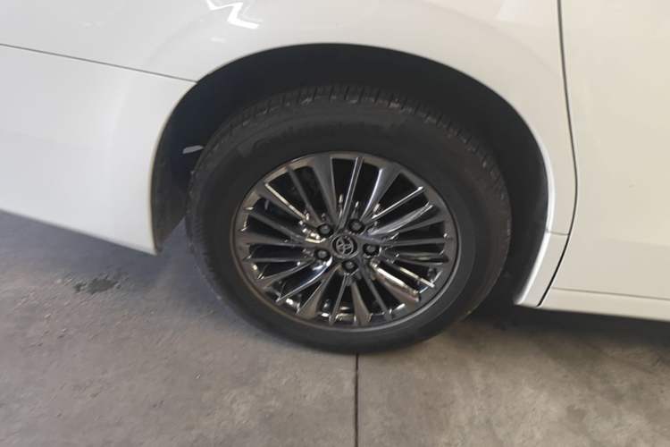 Used Toyota Vellfire 2020 Dual-Engine 2.5L HV Luxury Edition Right Rear Wheel Hub