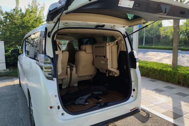 Used Toyota Vellfire 2020 Dual-Engine 2.5L HV Prestige Edition Trunk