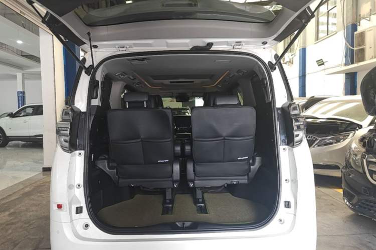 Used Toyota Vellfire 2020 Dual-Engine 2.5L HV Luxury Edition Trunk