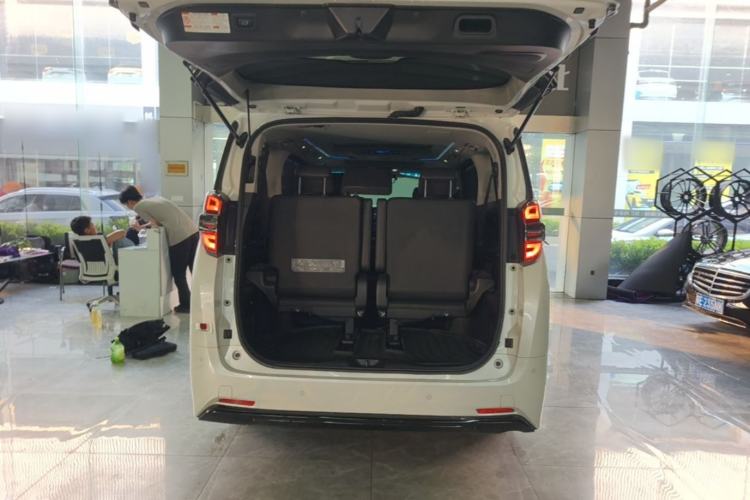 Used Toyota Vellfire 2020 Dual-Engine 2.5L HV Luxury Edition Trunk