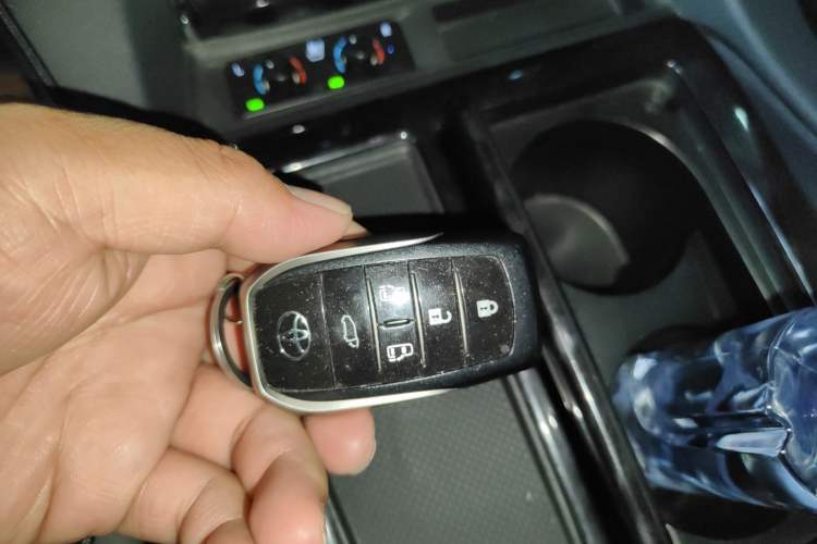 Used Toyota Vellfire 2020 Dual-Engine 2.5L HV Luxury Edition Vehicle Key