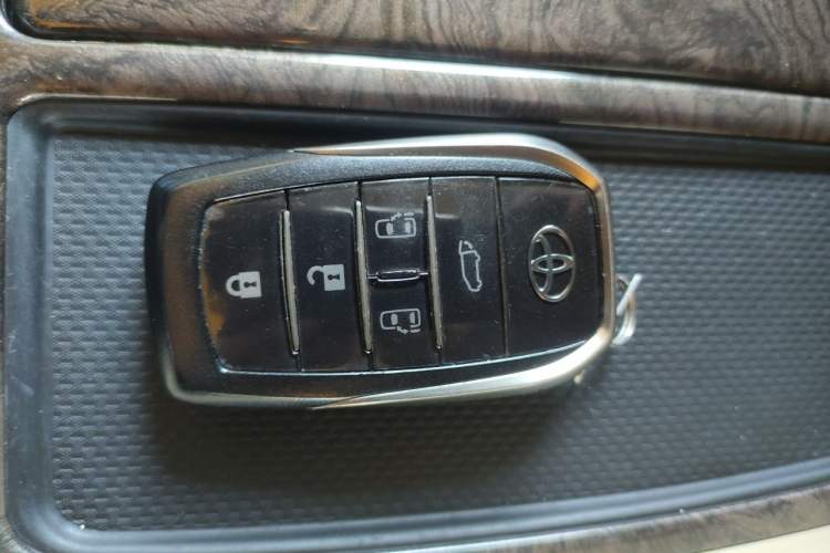Used Toyota Vellfire 2020 Dual-Engine 2.5L HV Prestige Edition Vehicle Key
