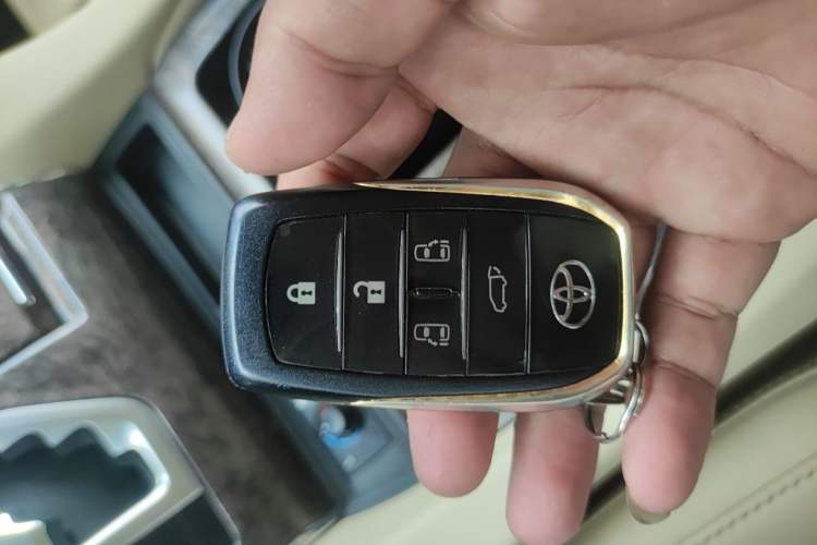 Used Toyota Vellfire 2020 Dual-Engine 2.5L HV Luxury Edition Vehicle Key