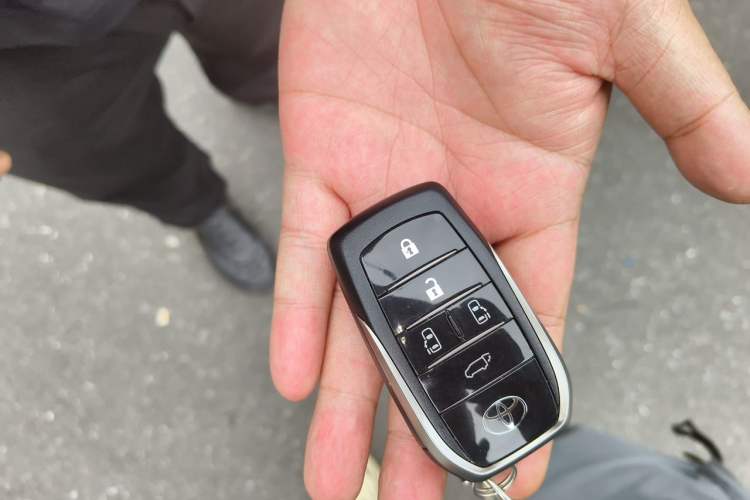 Used Toyota Vellfire 2020 Dual-Engine 2.5L HV Luxury Edition Vehicle Key