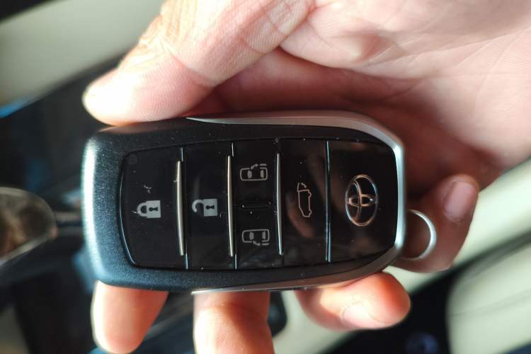 Used Toyota Vellfire 2020 Dual-Engine 2.5L HV Prestige Edition Vehicle Key
