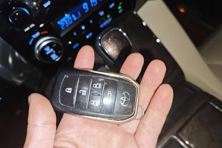 Used Toyota Vellfire 2020 Dual-Engine 2.5L HV Prestige Edition Vehicle Key