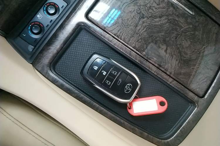 Used Toyota Vellfire 2020 Dual-Engine 2.5L HV Prestige Edition Vehicle Key