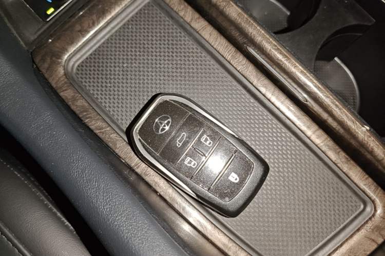 Used Toyota Vellfire 2020 Dual-Engine 2.5L HV Prestige Edition Vehicle Key