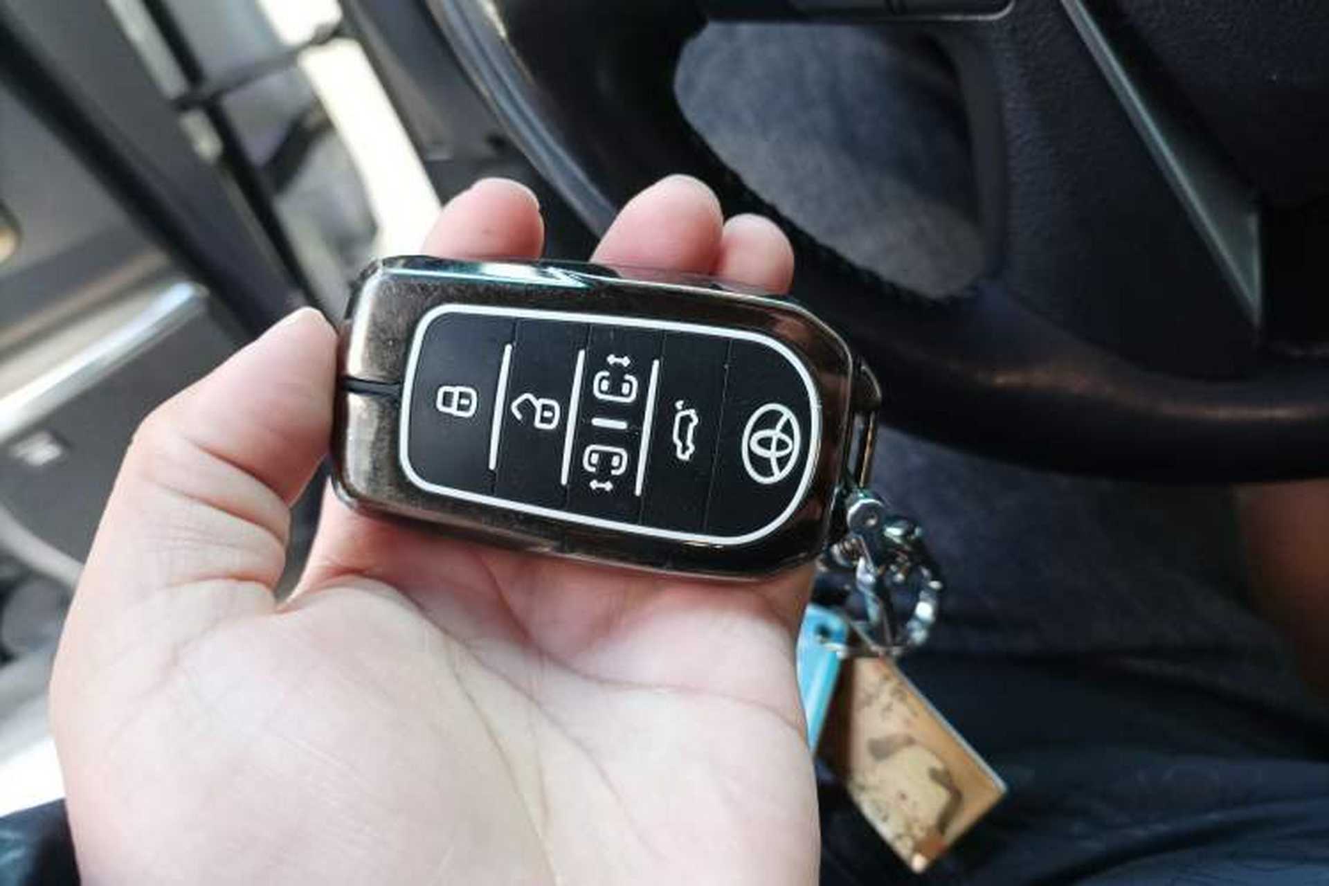 Used Toyota Vellfire 2020 Dual-Engine 2.5L HV Prestige Edition Vehicle Key