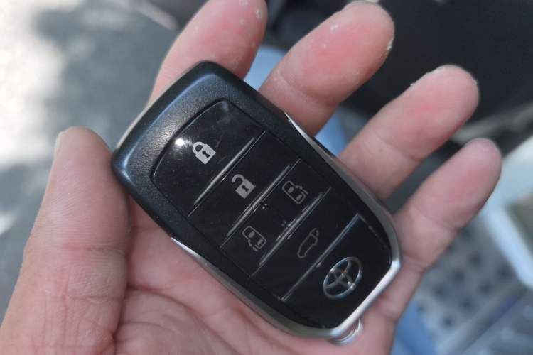 Used Toyota Vellfire 2020 Dual-Engine 2.5L HV Prestige Edition Vehicle Key