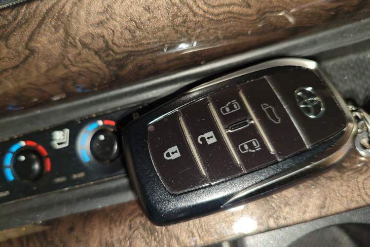 Used Toyota Vellfire 2020 Dual-Engine 2.5L HV Prestige Edition Vehicle Key