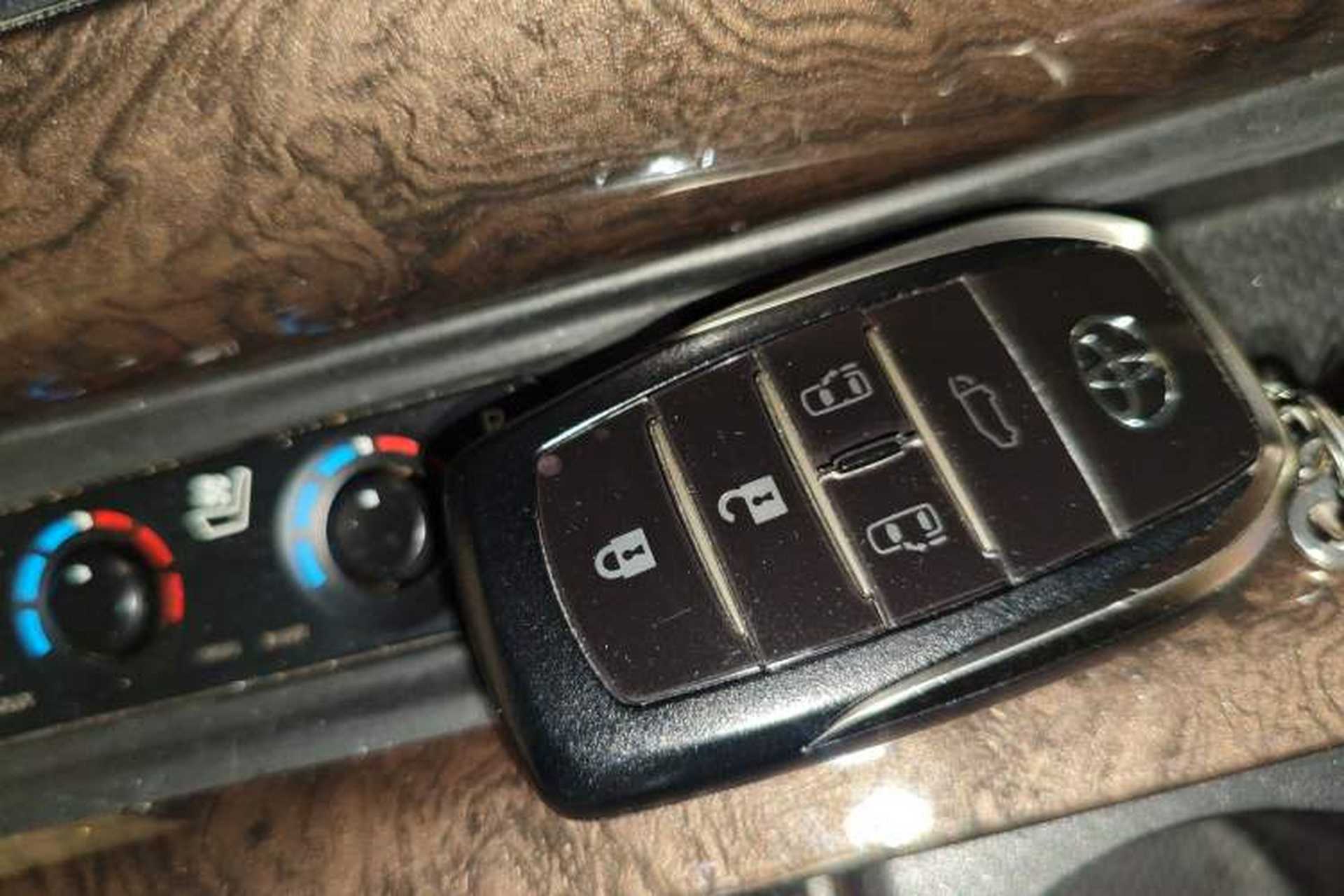 Used Toyota Vellfire 2020 Dual-Engine 2.5L HV Prestige Edition Vehicle Key