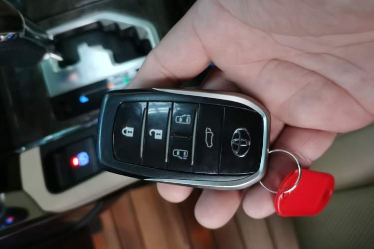Used Toyota Vellfire 2020 Dual-Engine 2.5L HV Prestige Edition Vehicle Key