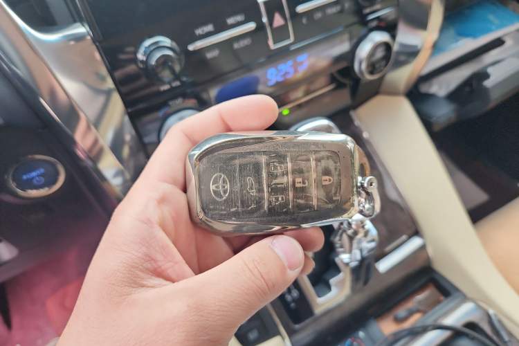 Used Toyota Vellfire 2020 Dual-Engine 2.5L HV Prestige Edition Vehicle Key