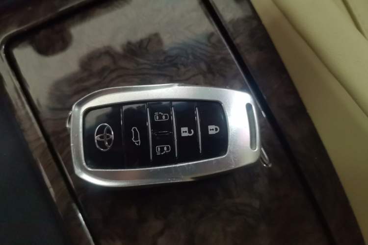 Used Toyota Vellfire 2020 Dual-Engine 2.5L HV Prestige Edition Vehicle Key