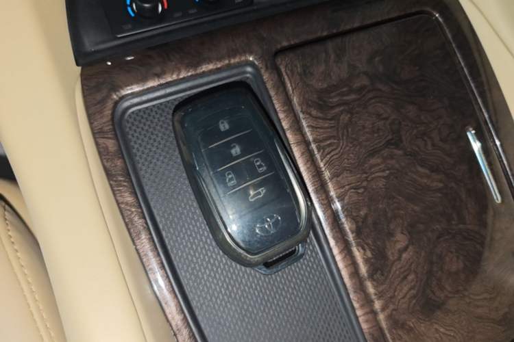 Used Toyota Vellfire 2020 Dual-Engine 2.5L HV Prestige Edition Vehicle Key