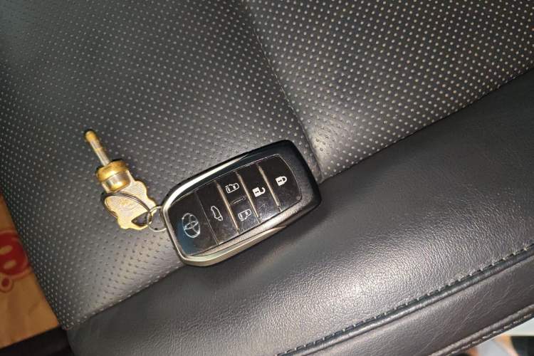 Used Toyota Vellfire 2020 Dual-Engine 2.5L HV Prestige Edition Vehicle Key