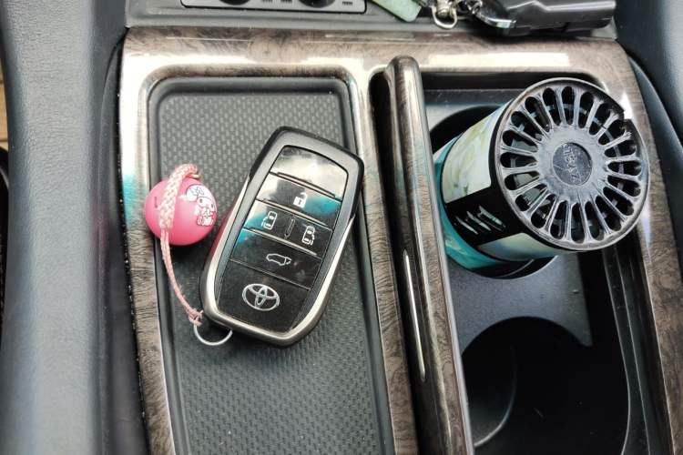Used Toyota Vellfire 2020 Dual-Engine 2.5L HV Prestige Edition Vehicle Key
