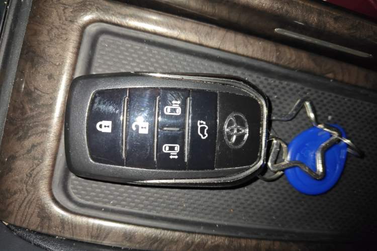 Used Toyota Vellfire 2020 Dual-Engine 2.5L HV Prestige Edition Vehicle Key