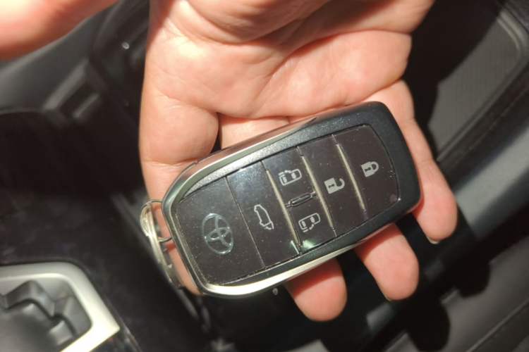 Used Toyota Vellfire 2020 Dual-Engine 2.5L HV Luxury Edition Vehicle Key