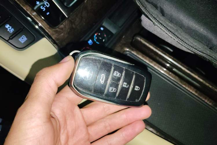 Used Toyota Vellfire 2020 Dual-Engine 2.5L HV Prestige Edition Vehicle Key