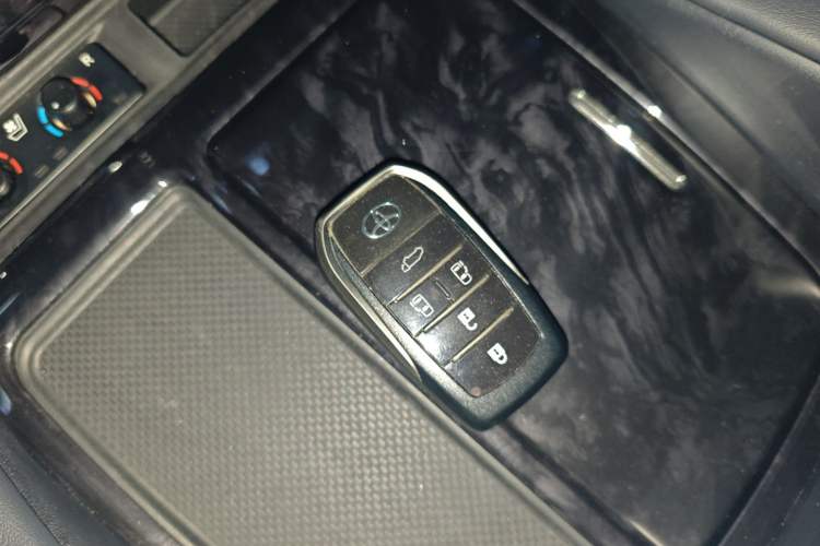 Used Toyota Vellfire 2020 Dual-Engine 2.5L HV Luxury Edition Vehicle Key