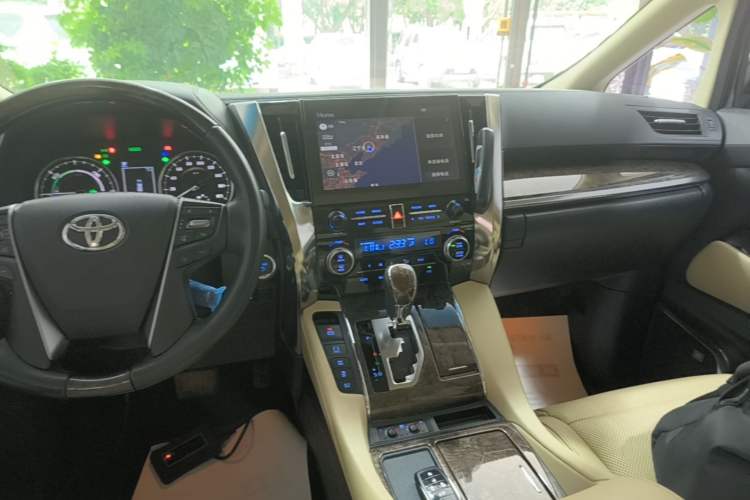Used Toyota Vellfire 2021 Crown Dual-Engine 2.5L HV Supreme Edition Audio And AC Panel