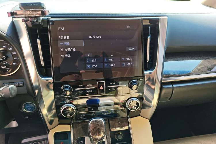 Used Toyota Vellfire 2021 Crown Dual-Engine 2.5L HV Supreme Edition Audio And AC Panel