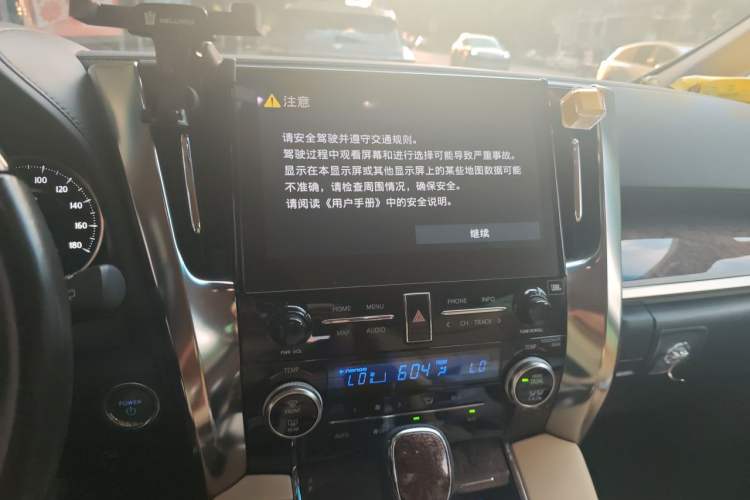 Used Toyota Vellfire 2021 Crown Dual-Engine 2.5L HV Supreme Edition Audio And AC Panel