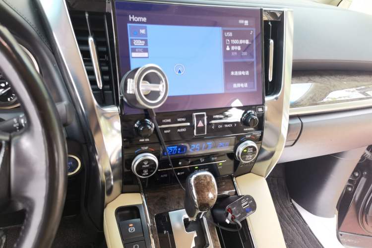Used Toyota Vellfire 2021 Crown Dual-Engine 2.5L HV Supreme Edition Audio And AC Panel