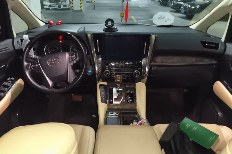 Used Toyota Vellfire 2021 Crown Dual-Engine 2.5L HV Supreme Edition Center Console