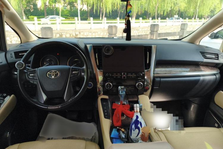 Used Toyota Vellfire 2021 Crown Dual-Engine 2.5L HV Supreme Edition Center Console
