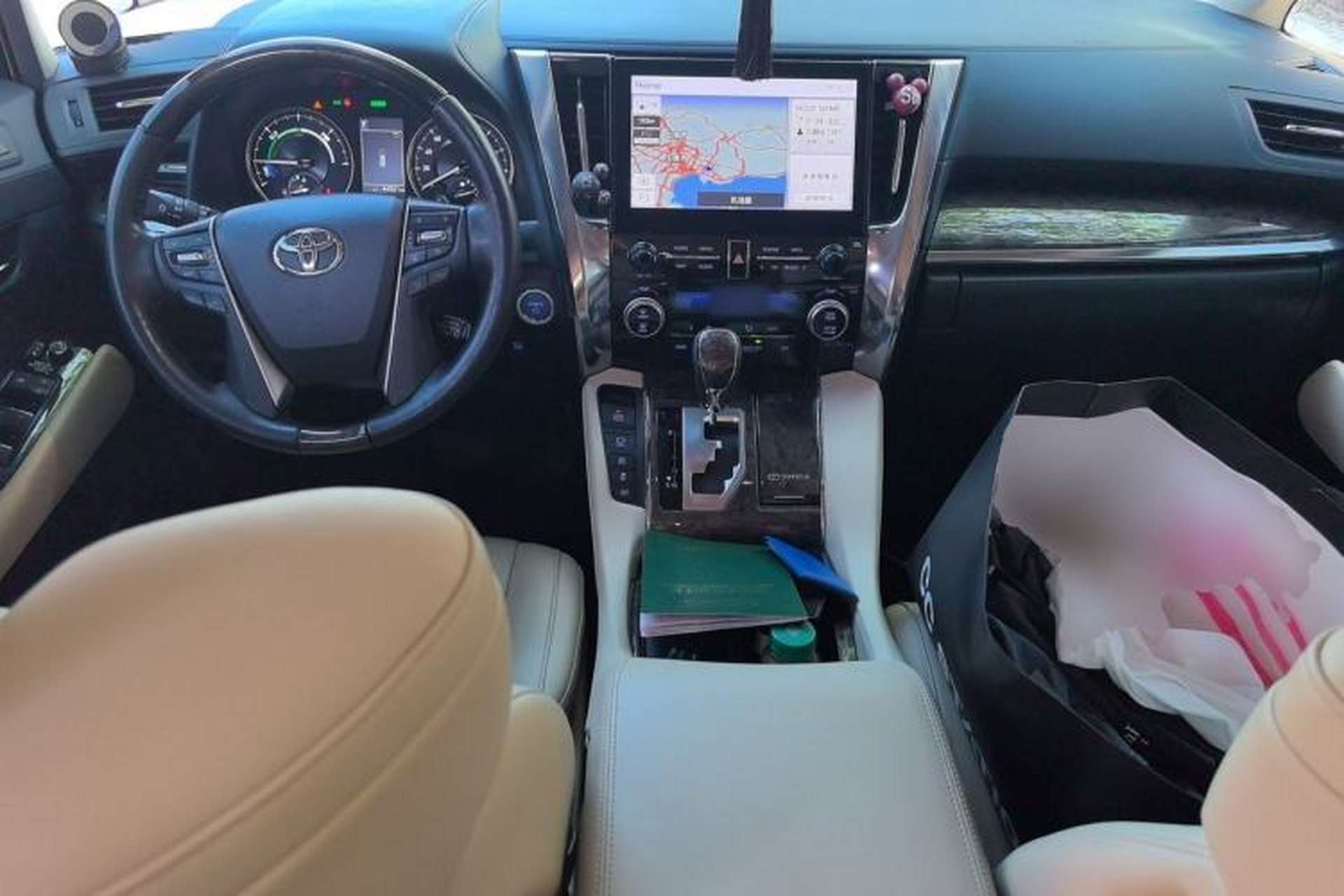 Used Toyota Vellfire 2021 Crown Dual-Engine 2.5L HV Supreme Edition Center Console