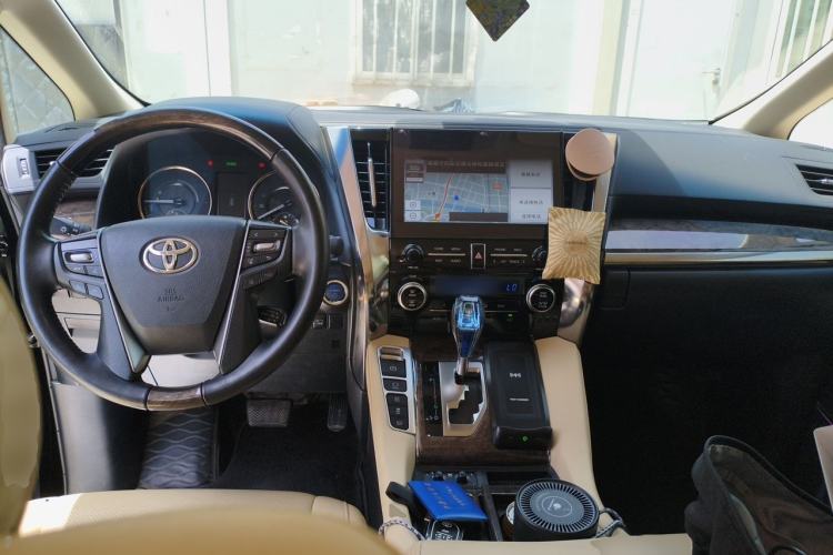 Used Toyota Vellfire 2021 Crown Dual-Engine 2.5L HV Prestige Edition Center Console