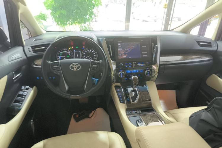 Used Toyota Vellfire 2021 Crown Dual-Engine 2.5L HV Supreme Edition Center Console