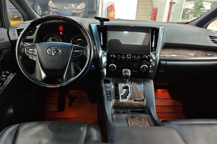 Used Toyota Vellfire 2021 Crown Dual-Engine 2.5L HV Prestige Edition Center Console