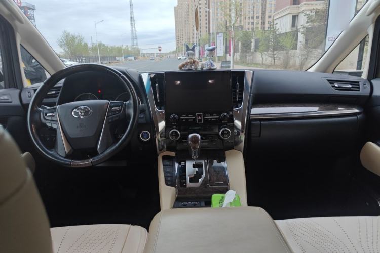 Used Toyota Vellfire 2021 Crown Dual-Engine 2.5L HV Supreme Edition Center Console