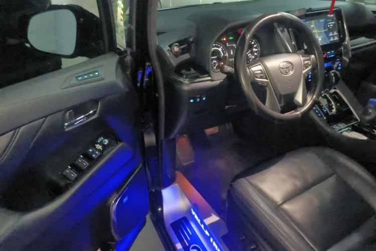 Used Toyota Vellfire 2021 Crown Dual-Engine 2.5L HV Luxury Edition Driver Seat