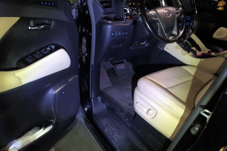 Used Toyota Vellfire 2021 Crown Dual-Engine 2.5L HV Prestige Edition Driver Seat
