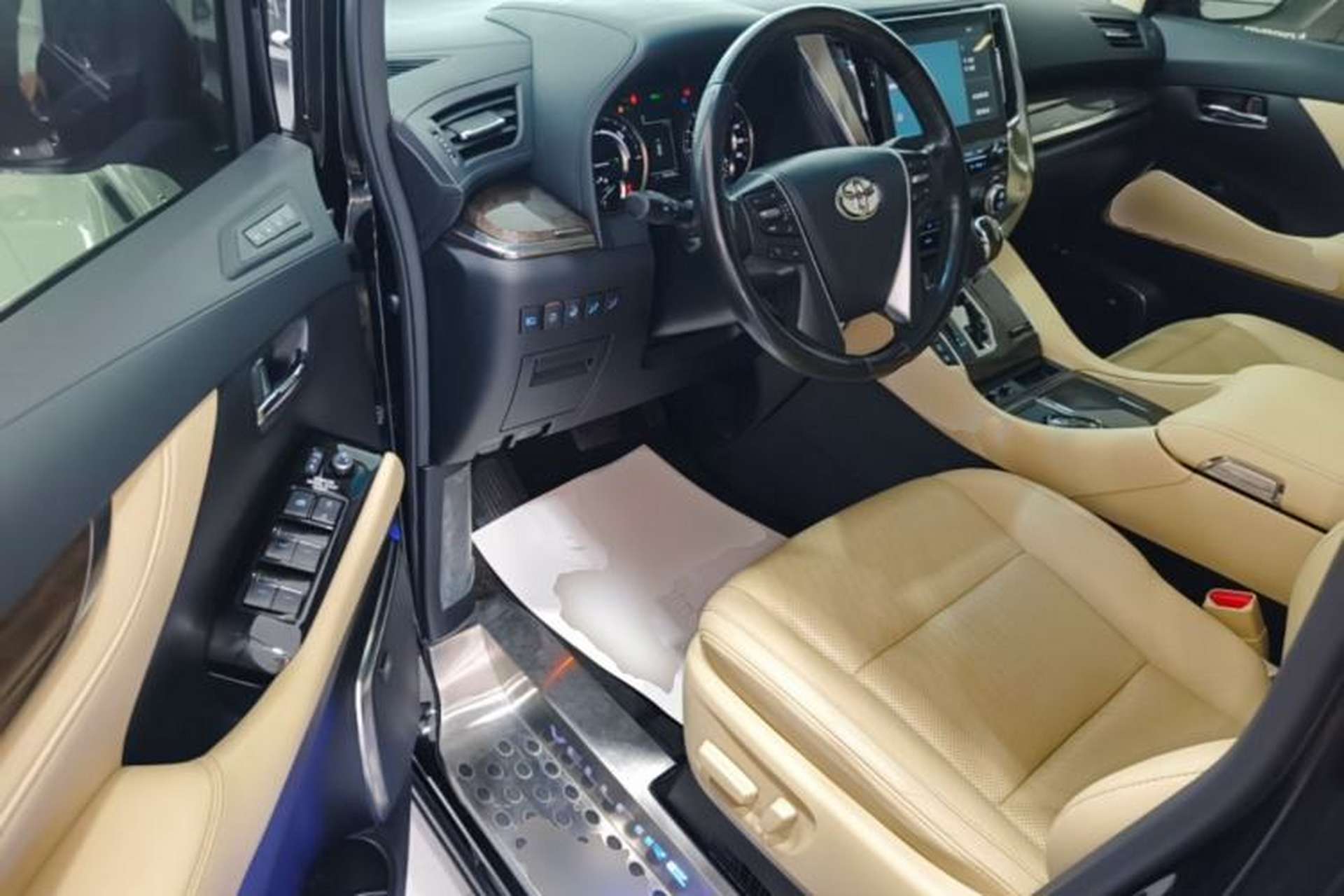 Used Toyota Vellfire 2021 Crown Dual-Engine 2.5L HV Prestige Edition Driver Seat