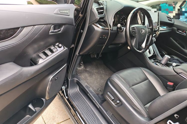 Used Toyota Vellfire 2021 Crown Dual-Engine 2.5L HV Luxury Edition Driver Seat